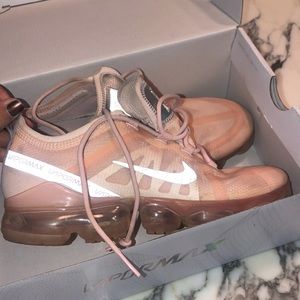 pink nike women’s vapormax 2019s